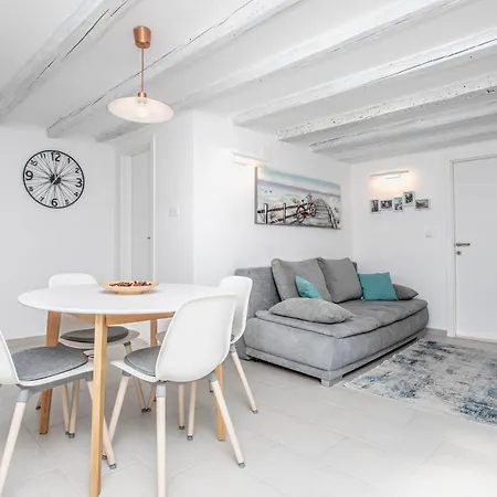 Apartment Dioniz *