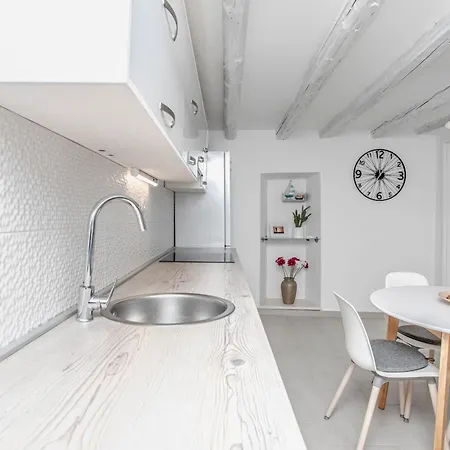 Apartment Dioniz *