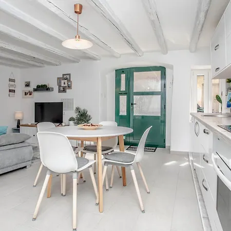 Dioniz Apartment *