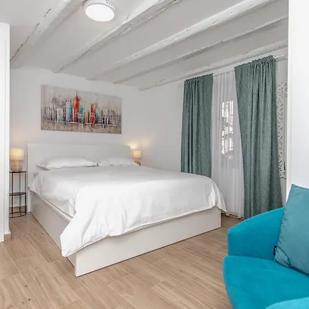 Apartment Dioniz *
