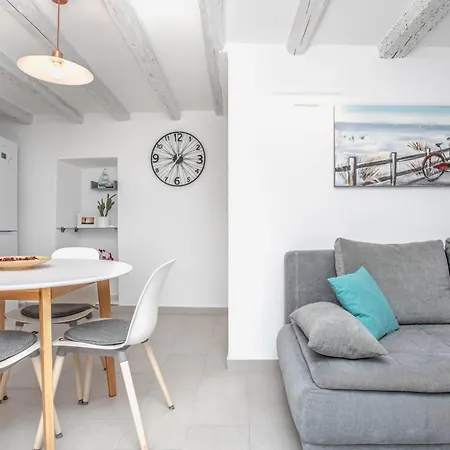 Apartment Dioniz *